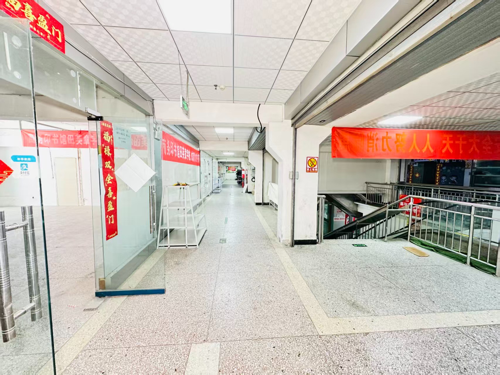 华夏路引入人工智能技术应用场景，推动AI与商业、零售、电商、企业服务等领域融合发展。